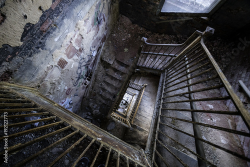 Принти на полотні Abandoned Building