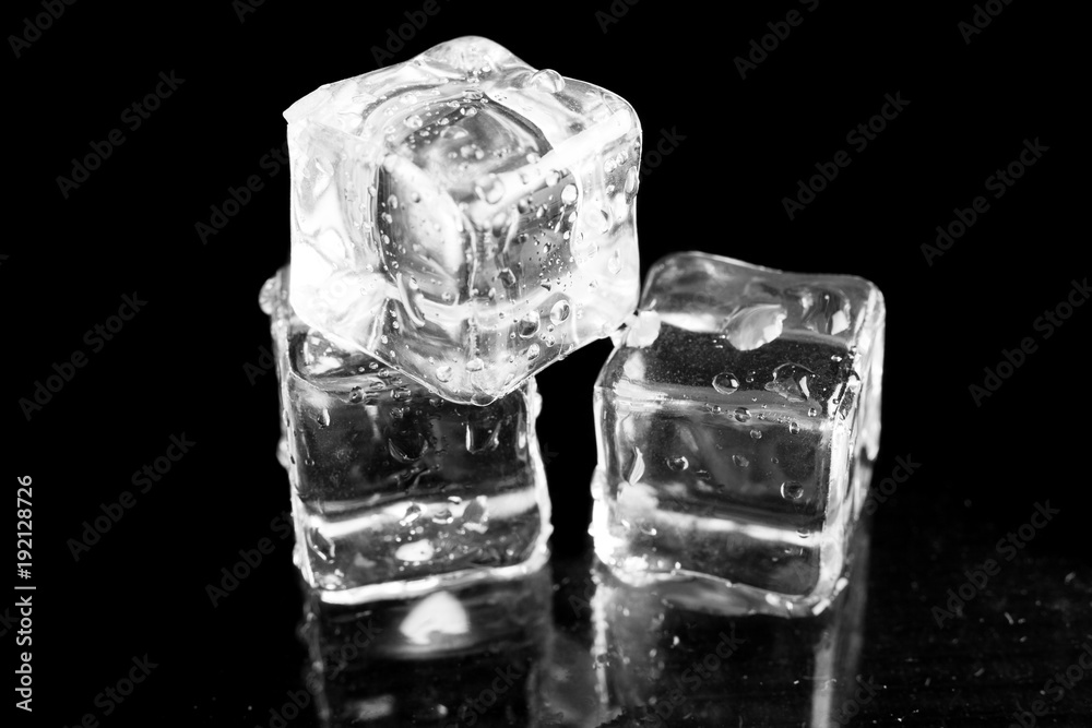 Obraz premium ice cubes on black background.