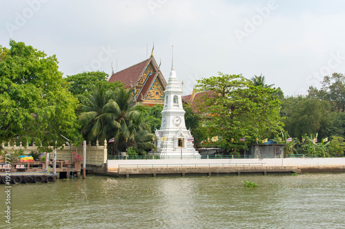 タイ・バンコク・チャオプラヤ川・ボート・時計台