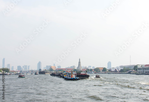 タイ・バンコク・チャオプラヤ川・ボート・ワットアルン・暁の塔