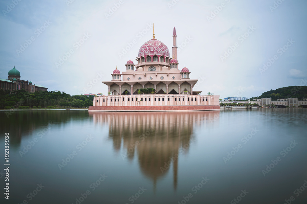Obraz premium Putra Mosque in Malaysia