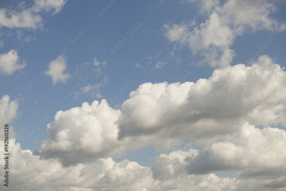 Obraz premium White clouds in blue sky