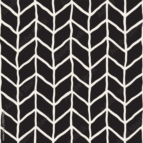 Hand drawn style seamless pattern. Abstract geometric tiling background in black and white. Vector doodle line lattice