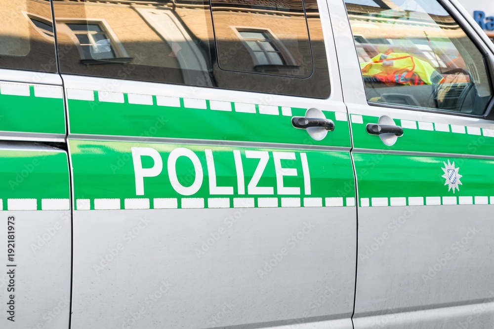 Obraz premium Nahaufnahme eines deutschen Polizei Autos