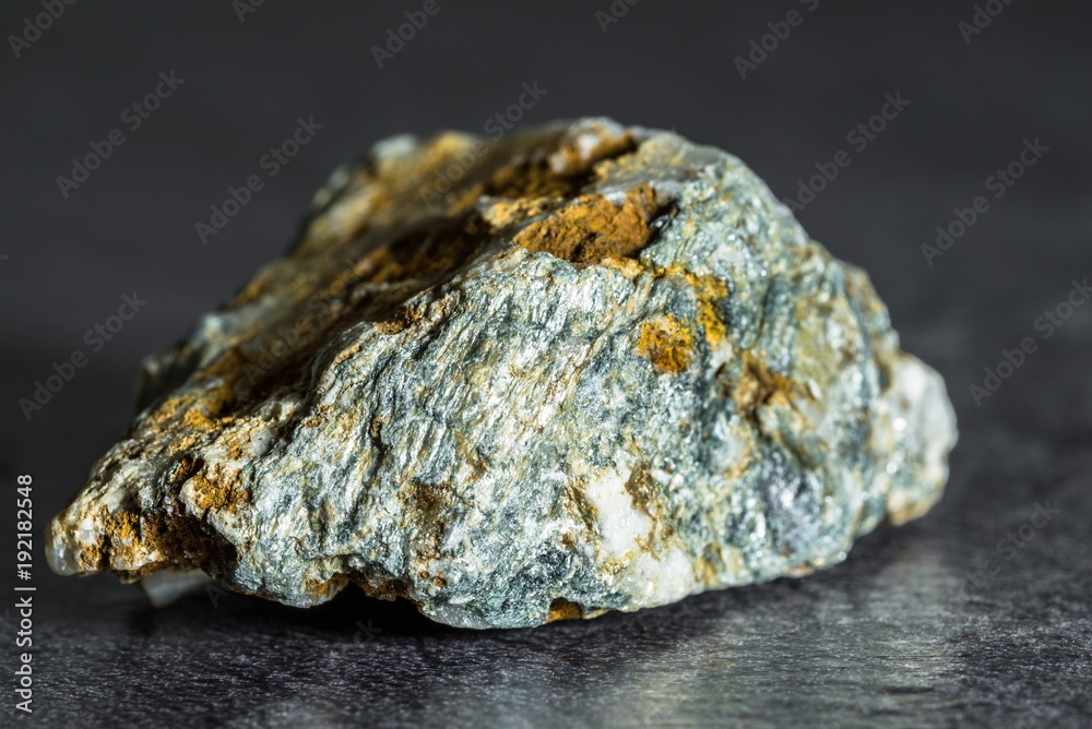 Stein mit kleinen Bergkristalle aus Österreich
