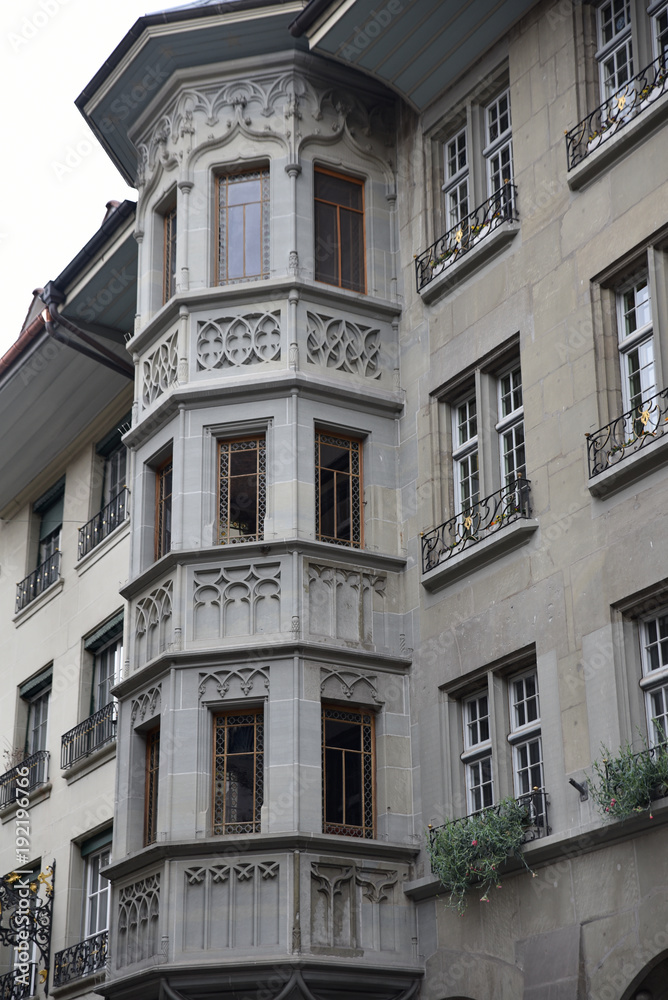 Maisons à tourelle dans le vieux Berne en Suisse