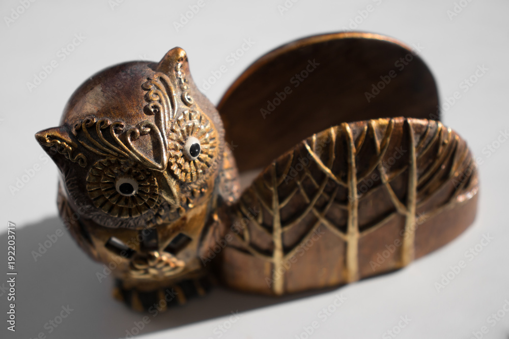 Fototapeta premium An owl statue, a stand for holding notes for notes