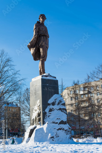 monument to the writer Maxim Gorky in Nizhny Novgorod	 photo