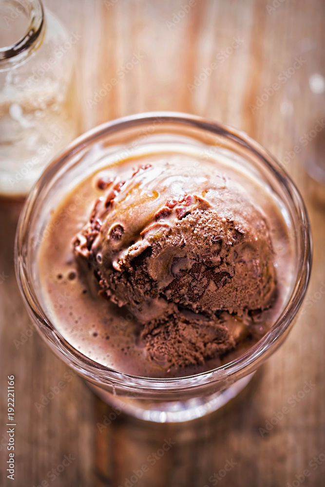 Chocolate caramel ice creams with espresso Chocolate caramel ice creams with espresso