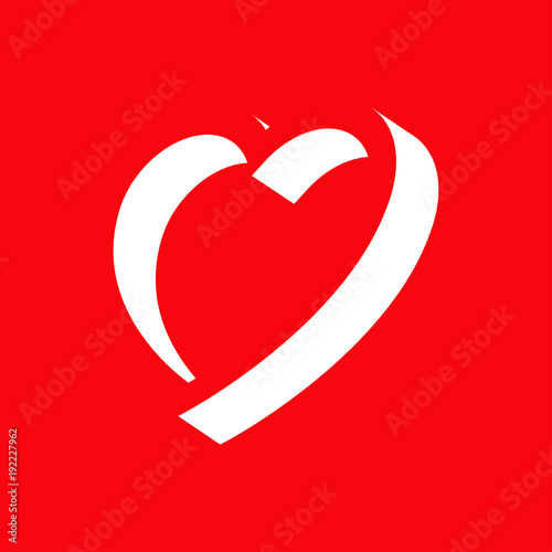 Icono plano corazon espacio negativo en fondo rojo