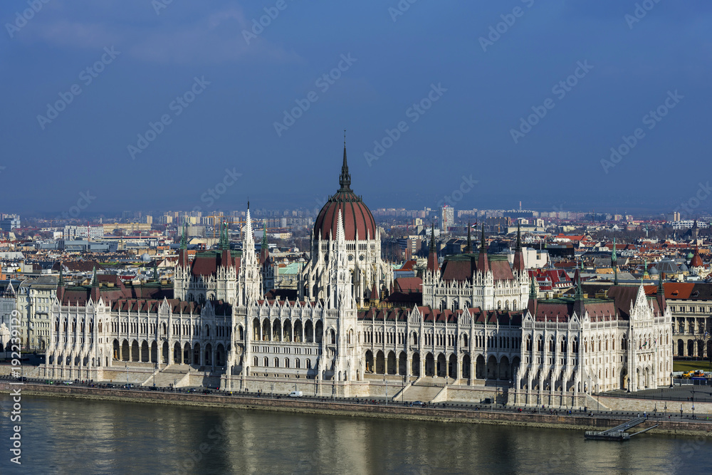 Budapest mit dem Parlament und Donau