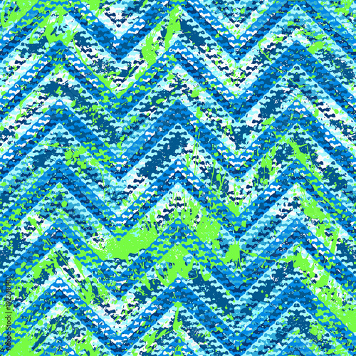 Grunge chevron vector pattern