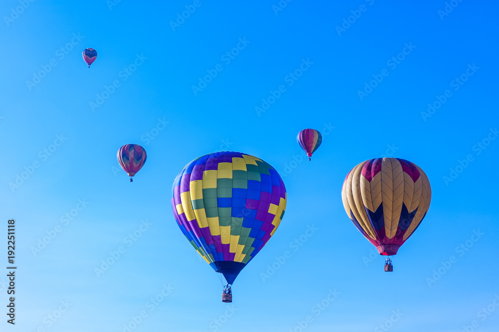 Naklejka premium Five Hot Air Balloons Flying