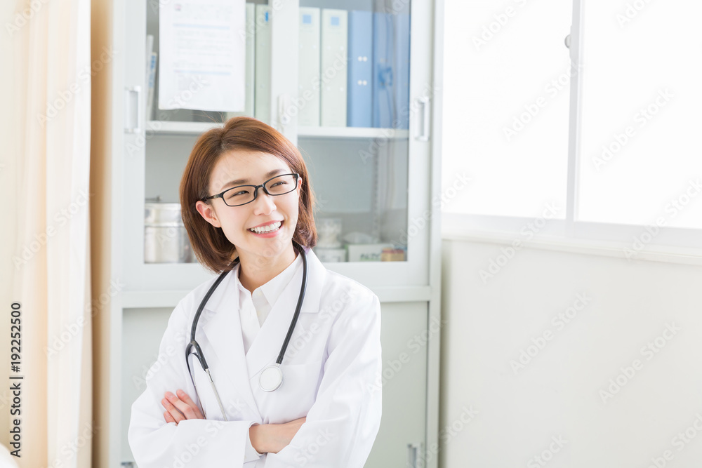 白衣の女性 白衣の女性