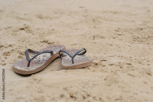 couple slap on the sand