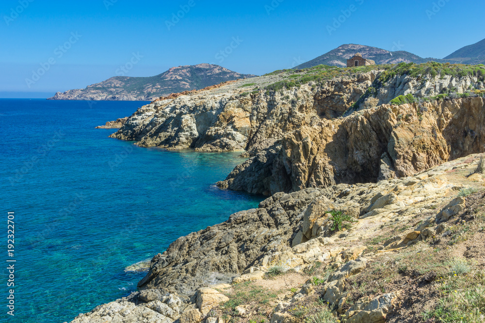 Felsenküste bei Galéria auf der Insel Korsika