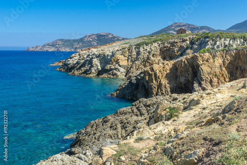 Felsenk  ste bei Gal  ria auf der Insel Korsika