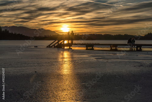 Wallpaper Mural Sonnenuntergang über dem winterlichen Kirchsee in Reutberg Torontodigital.ca