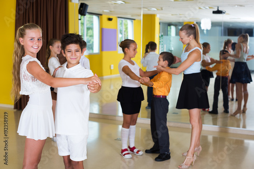Fototapeta Naklejka Na Ścianę i Meble -  Children in dance studio