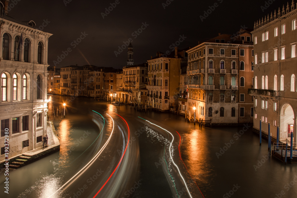 Przepiękna Wenecja nocą - obrazy, fototapety, plakaty 