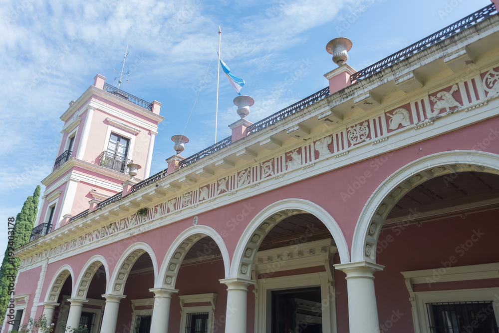 Torre y balcón de un palacio colonial en Entre Rios, Argentina