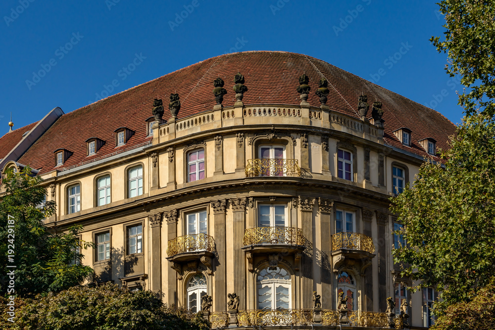 Die prächtige Rokoko-Fassade des rekonstruierten Ephraim-Palais im Berliner Nikolaiviertel