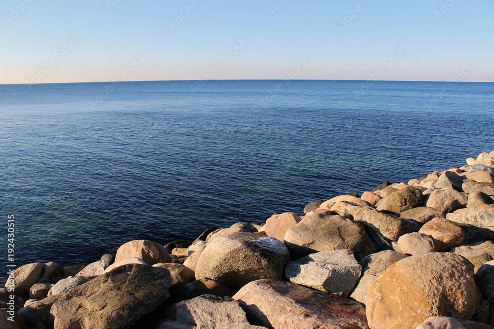 mar y piedras