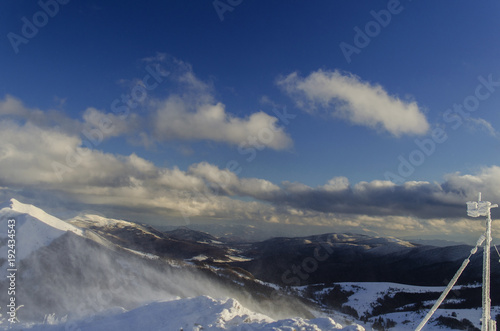 Fototapeta Naklejka Na Ścianę i Meble -  Bieszczady zimą 