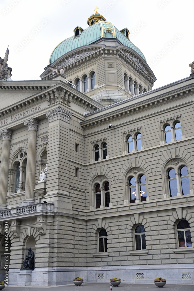 Fototapeta premium Palais fédérla de Berne en Suisse