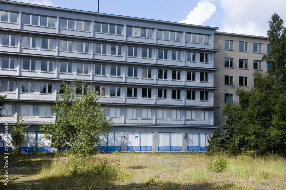 Obraz premium Ehemalige Wohnblocks in Prora auf der Insel Rügen
