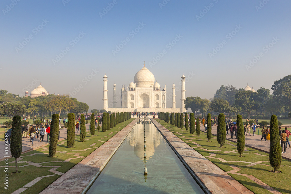 Obraz premium Taj Mahal from main entrance, Agra, Uttar Pradesh, India