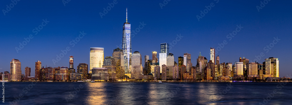 Fototapeta premium New York City Financial District skyline (Lower Manhattan) at twilight across the Hudson River
