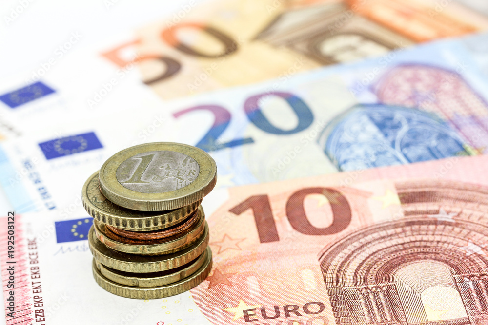Euromünzen auf Banknoten