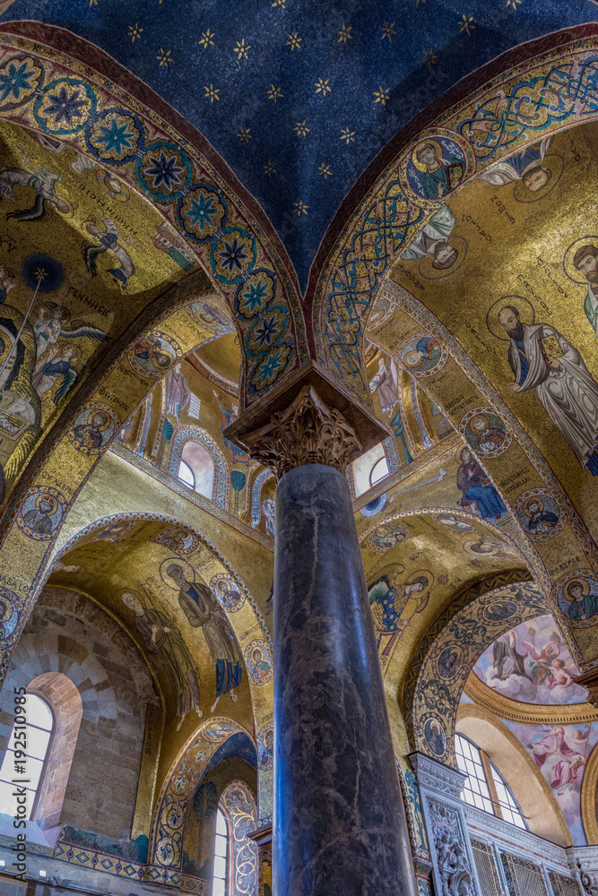 L'interno della chiesa di Santa Maria dell'Ammiraglio, città di Palermo IT	