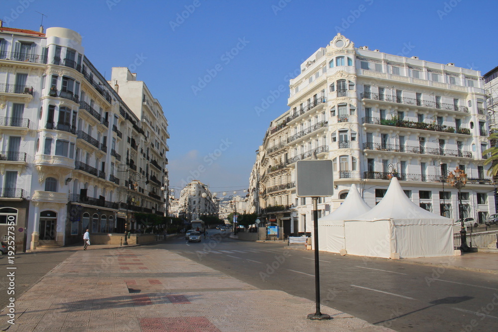 Fototapeta premium Alger la blanche, capitale d'Algérie