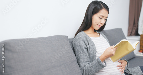 Pregnant woman reading book © leungchopan