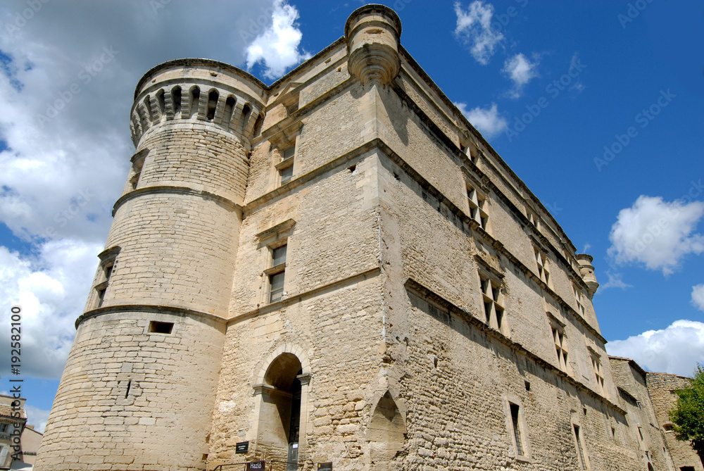 Gordes (Vaucluse) le château de Gordes, Luberon, Provence, France