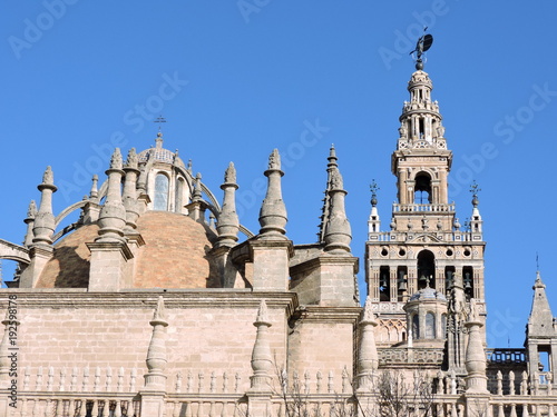 Por los tejados de la Catedral de Sevilla, España