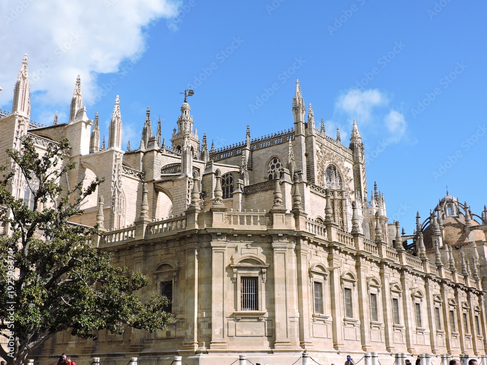 Fachada sur de la Catedral de Sevilla, España