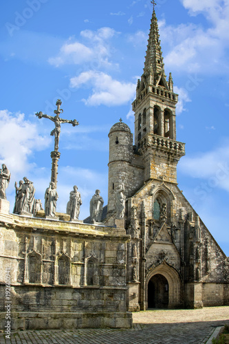 Confort Meilars. Église Notre-Dame et calvaire.  Finistère. Bretagne photo