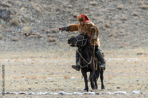 Obraz na płótnie Mongolia. Traditional Golden Eagle Festival. Unknown Mongolian Hunter ( Berkutchi ) On Horse With Golden Eagle. Falconry In West Mongolia w salonie