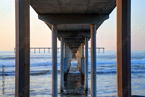 Obraz na płótnie The sunset over the Ocean Beach Pier near San Diego, California. w salonie