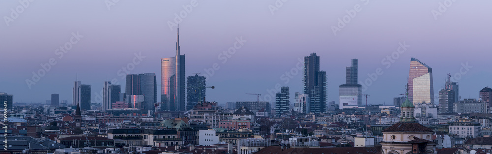 Fototapeta premium Milan skyline, panoramic view at sunset.