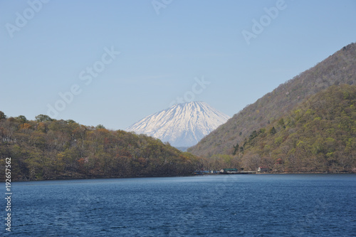 日本の山の風景 © 仁 藤原
