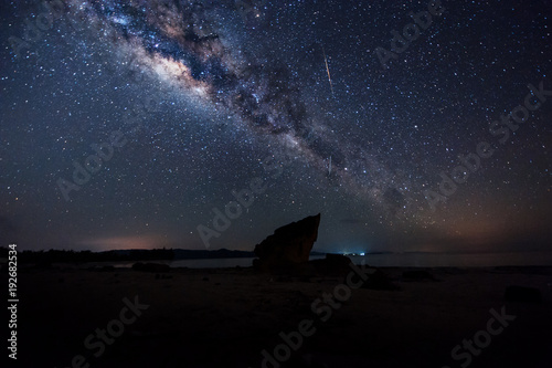 Cuadro en lienzo Starry night sky with milkyway galaxy