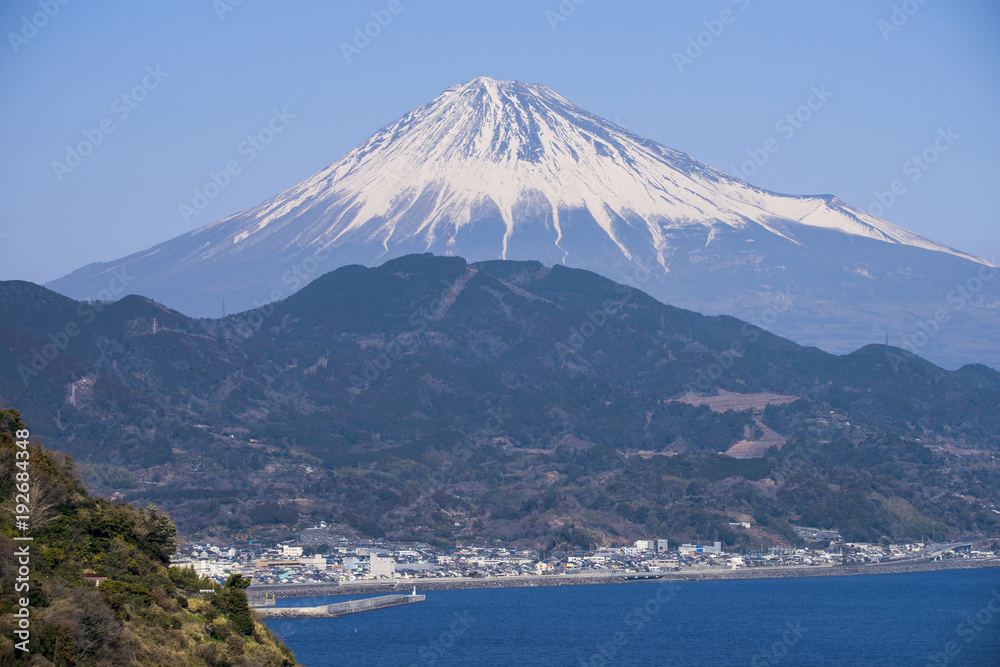 さった峠から富士山と駿河湾を望む