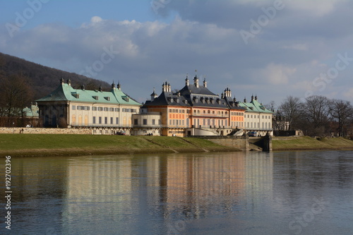 Das Schloss Pillnitz in Dresden an der Elbe