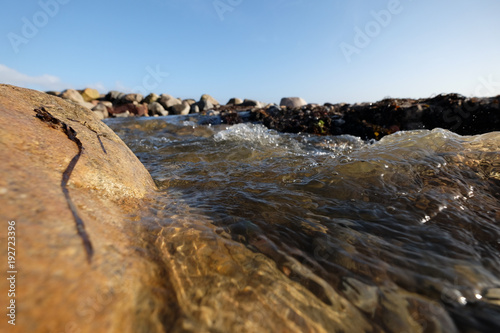 Bach mit fließendem Wasser