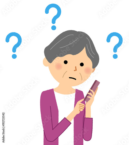 シニア女性　おばあちゃん　スマホ
