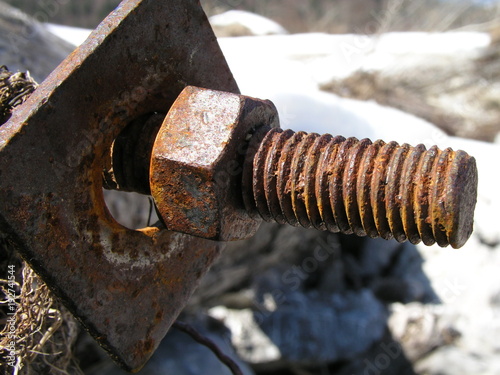 Schraube Gewinde rostig Rost in freier Natur photo